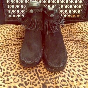 Black Minnetonka Suede fringe bootie.