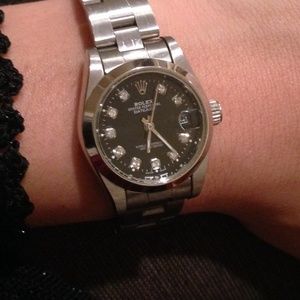 Fashionable Watch... Stunning Piece!