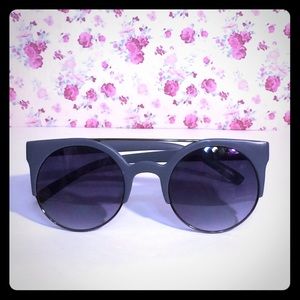 Grey round sunglass