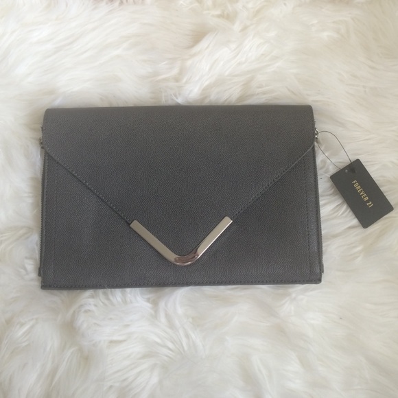 *NEVER USED* Grey envelope clutch WITH TAGS !!