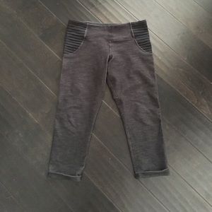 Lululemon heathered cropped pants