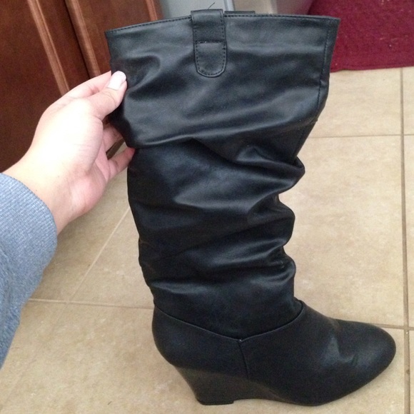 Black Leather boots with Wedge!