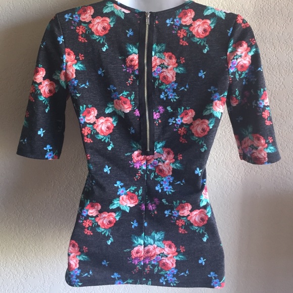 💙Kirra Floral Ponte Zipper Back Top size S💙 - Picture 3 of 4
