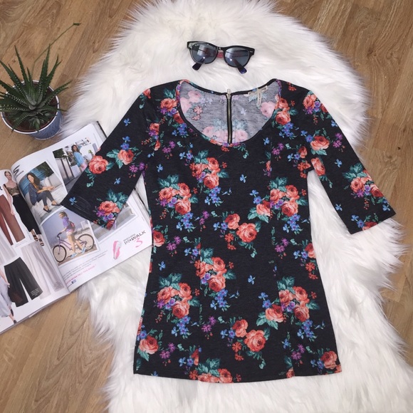 Kirra Tops - 💙Kirra Floral Ponte Zipper Back Top size S💙