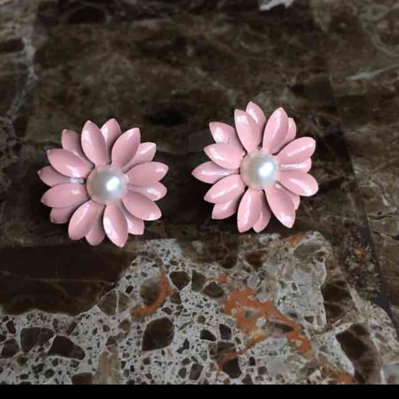 Super cute flower earrings
