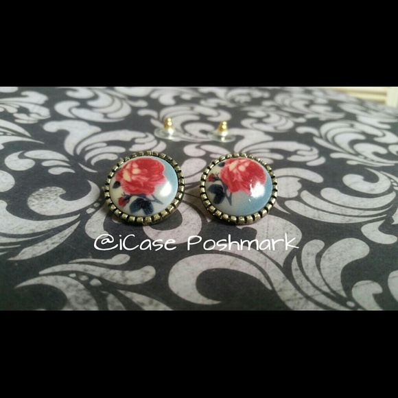 (LOWEST-PRICED) Vintage Rose Earings