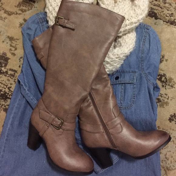 Size 6.5 Taupe Boots