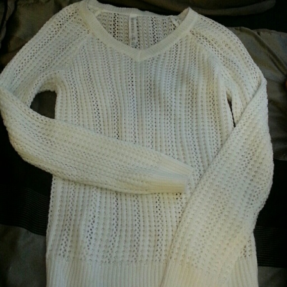 NEW WHITE AEROPOSTALE KNITTED SWEATER
