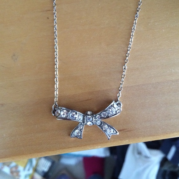 American eagle bow necklace