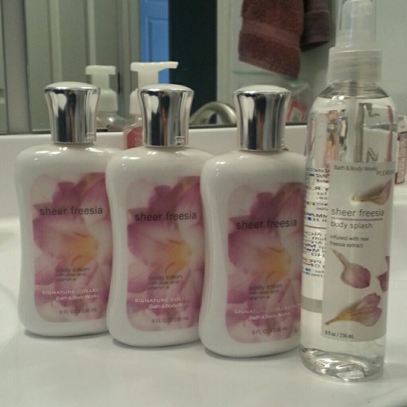 Bath & Body Works Sheer Freesia body lotion