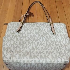 Michael Kors Purse (absolutely perfect condition)