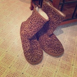 Fur lined cheetah boots like new