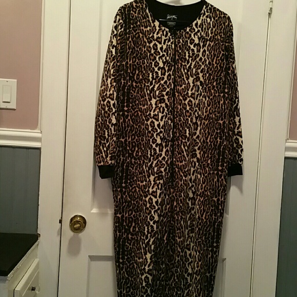 Leopard  footie pj's