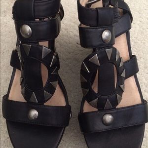 House of Harlow shoes