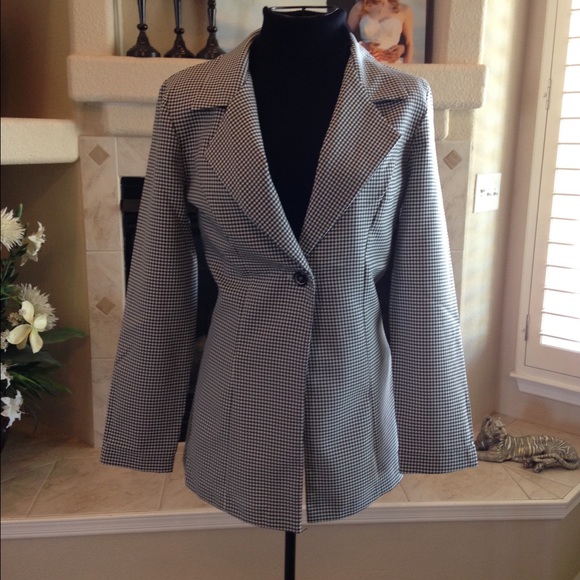 Classic checkered blazer