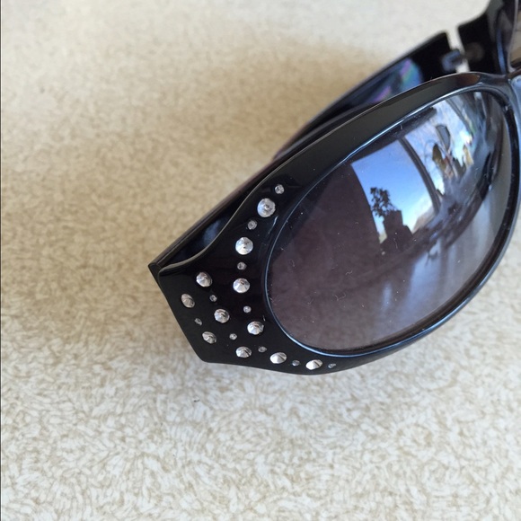 ❌Sold❌Relic Sunglasses - Picture 2 of 3