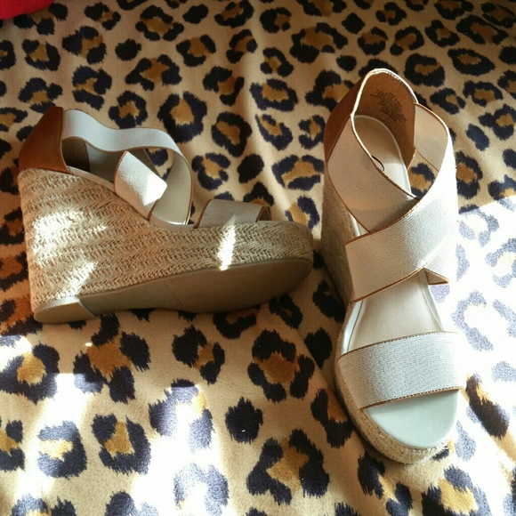 Adorable brown wedges