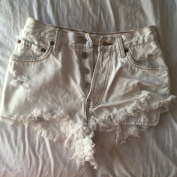 White Levi high waisted shorts