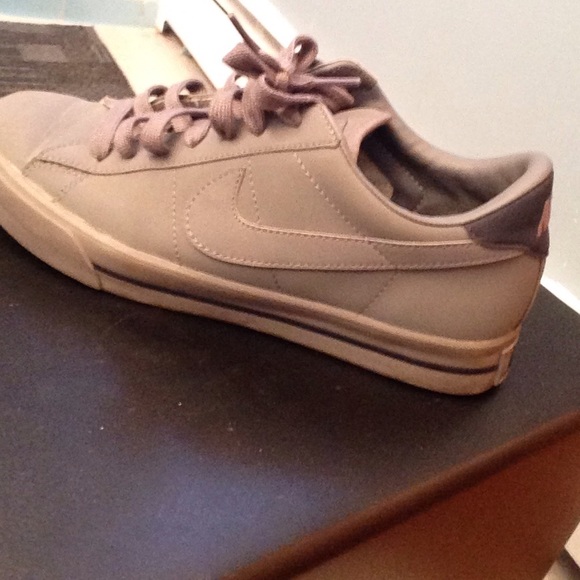 Gray Nike sneakers - Picture 2 of 4