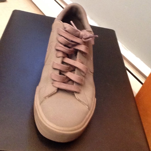 Gray Nike sneakers - Picture 3 of 4