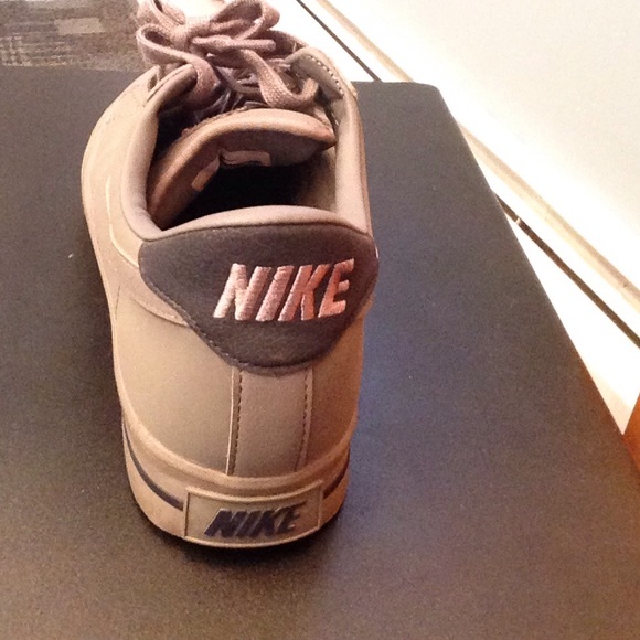 Gray Nike sneakers - Picture 4 of 4