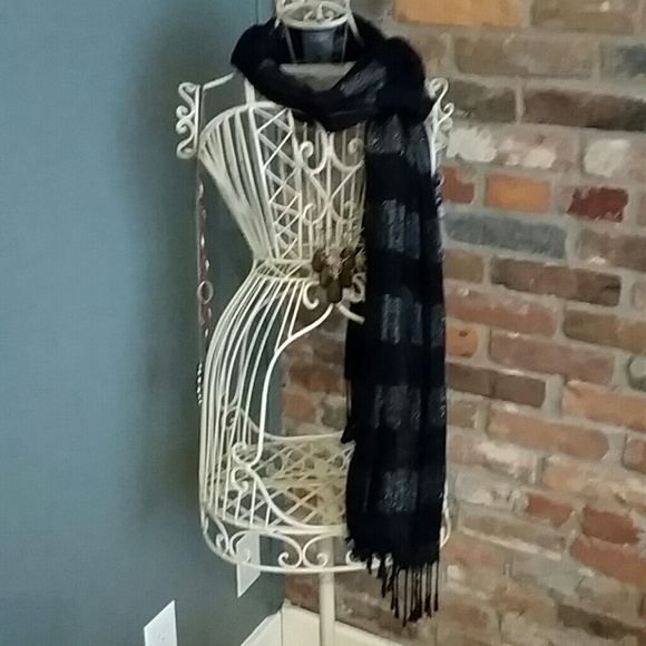 Two scarves - Taupe and Black - Picture 2 of 4