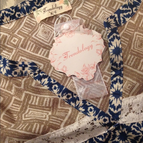 🎉BUNDLED!🎉💝#SAAM Sale!💝 NWT peasant top - Picture 2 of 3