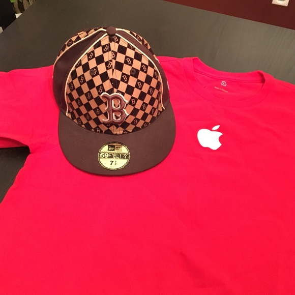 Apple Accessories - Boston baseball cap & Apple shirt