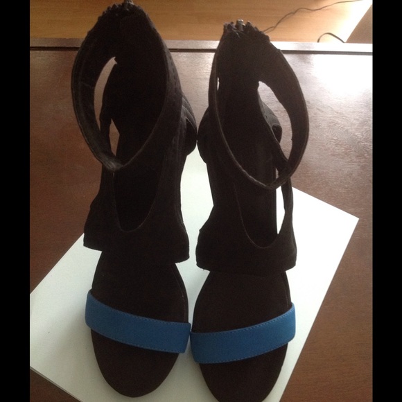 Black heels/sandals with blue strap