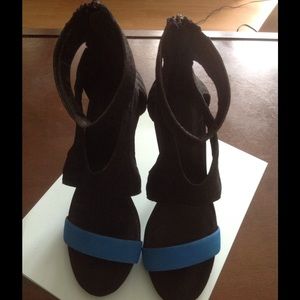 Black heels/sandals with blue strap