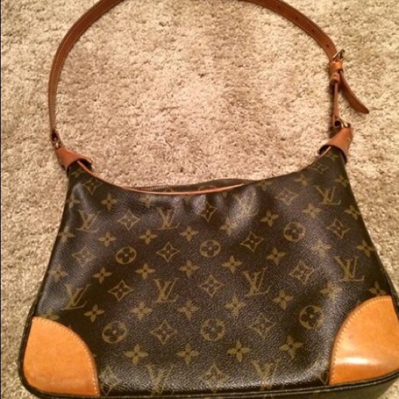 Louis Vuitton Handbags - Authentic Louis Vuitton purse Good condition