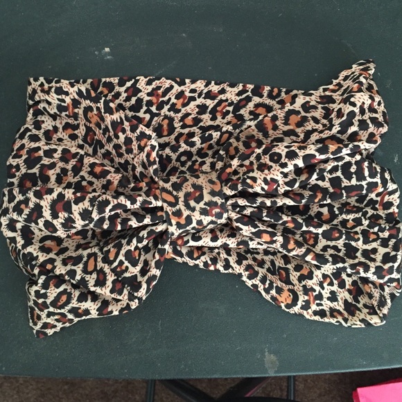 Super adorable cheetah print head wrap / headband