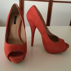 ⭐️Rustic orange suede peep toe platforms