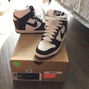 Nike Dunk Sky Hi in black and white leather