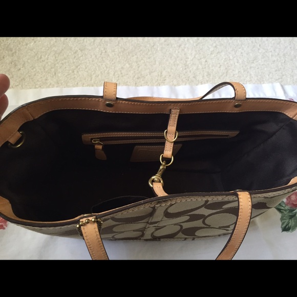Authentic Coach bag - Picture 2 of 4
