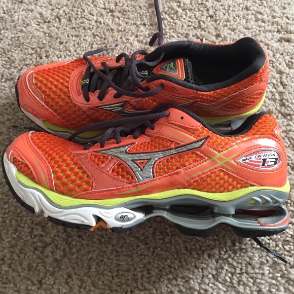 Mizuno bright orange running shoes size 8.5