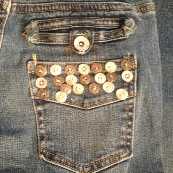 Button Detail size 3 Jeans - Picture 2 of 4