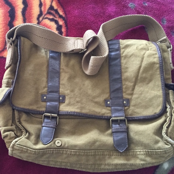 Nice sideways school bag.