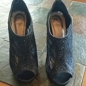 Michelangelo lace stiletto
