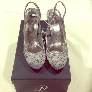 ***NEW*** Adrianna Papell  Heels