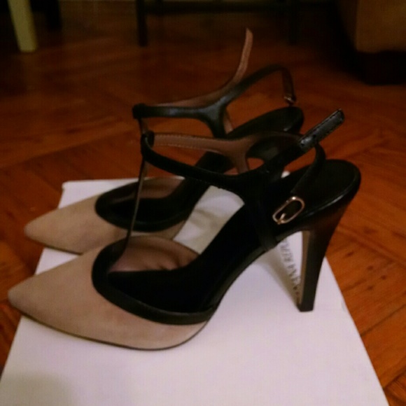 Banana republic kieley suede t strap pump nwt 6