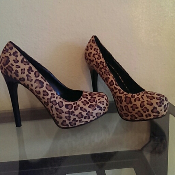 Kardashian Kollection leopard print heels size 8