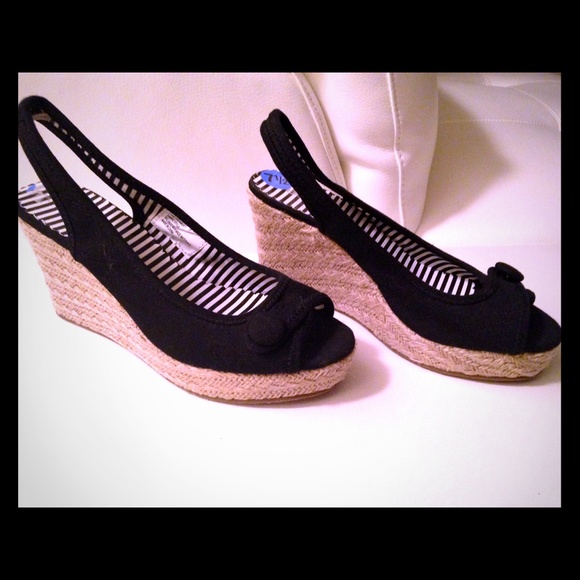 Bongo open toe canvas wedge , size 7 1/2