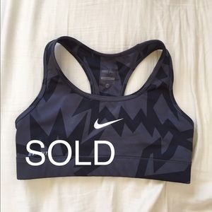 Nike pro sports bra