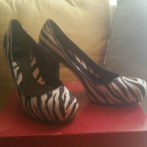 Zebra print pumps