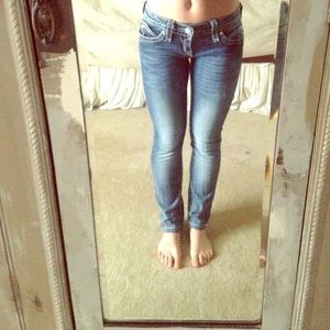 SLIGHTLY USED ROCK REVIVAL STRAIGHT LEG JEANS