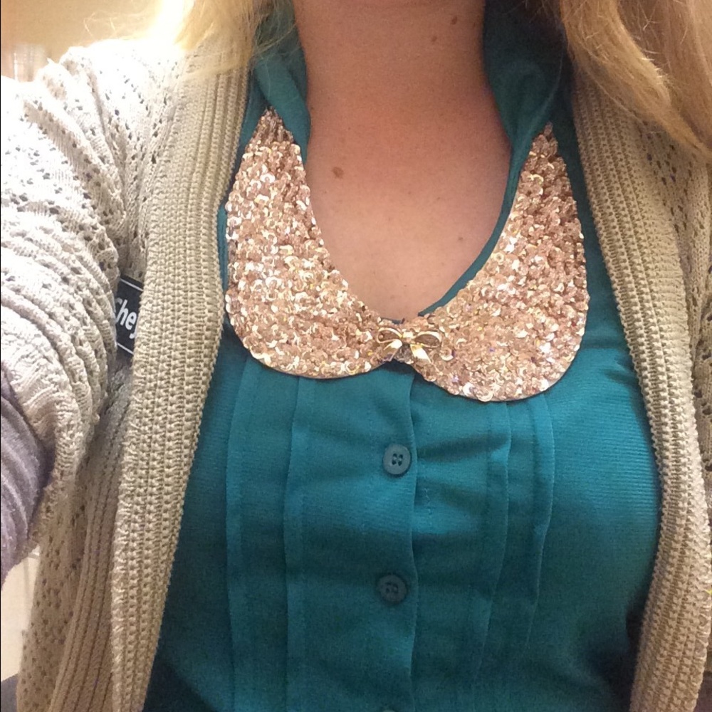 Gold Sequin Faux Collar Necklace - Picture 5 of 8