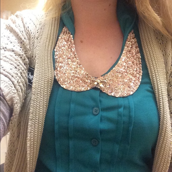 Gold Sequin Faux Collar Necklace - Picture 5 of 8