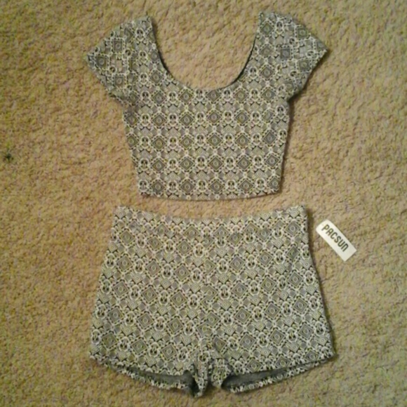 « On hold » 2 piece matching set