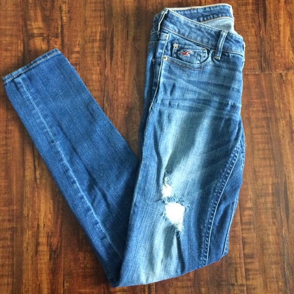 NWOT distressed Hollister skinny jeans
